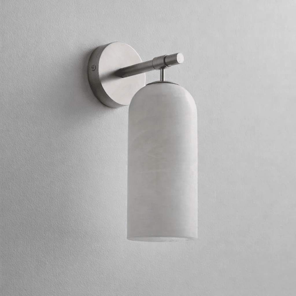 Lampada da parete cilindrica in alabastro con luce calda e cornice dorata