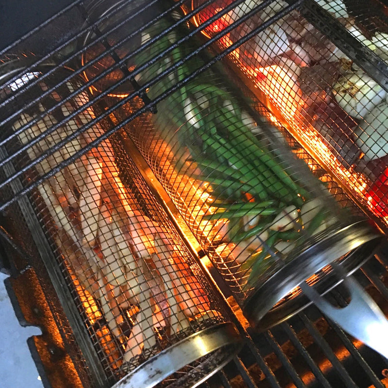 Nerezový grilovací koš s otočným mechanismem o 360° pro rovnoměrné grilování na BBQ