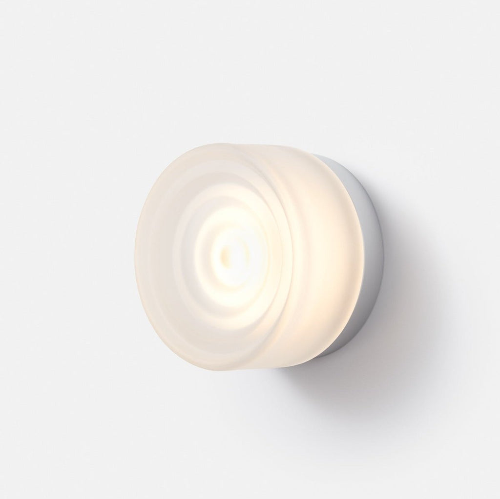 IP65-klassificeret TML Ripple moderne væglampe med hærdet glasskærm og berøringskontakt