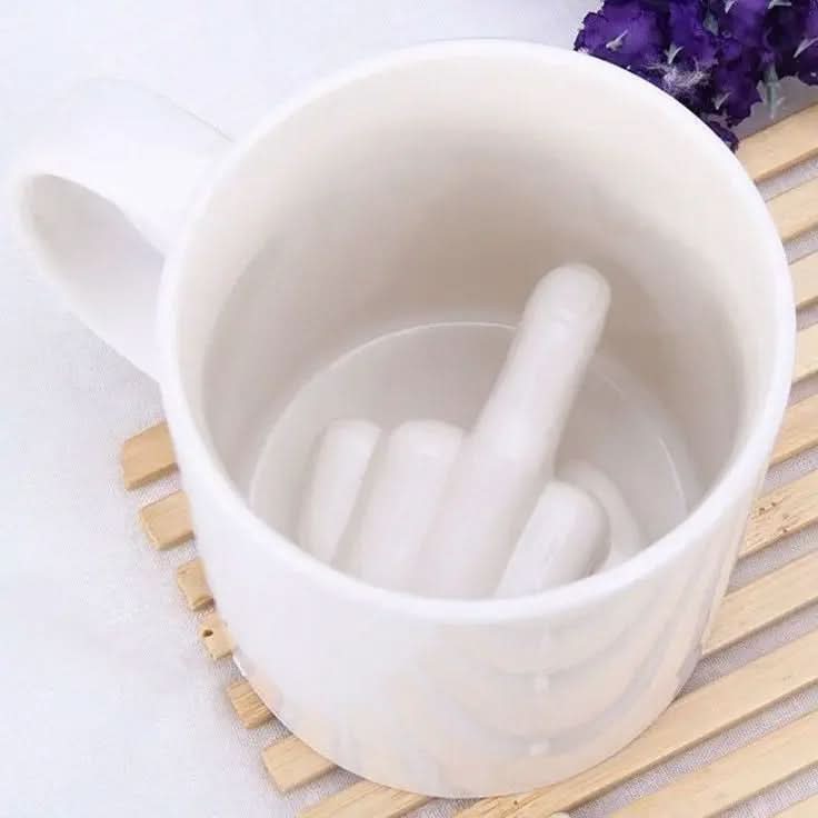 CheekyCup Zábavný keramický hrnek s ukrytým přihrádkou
