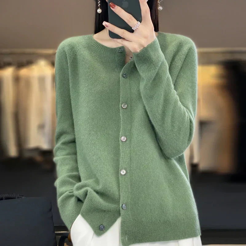 Sweter z wełny merino Nalani z guzikami