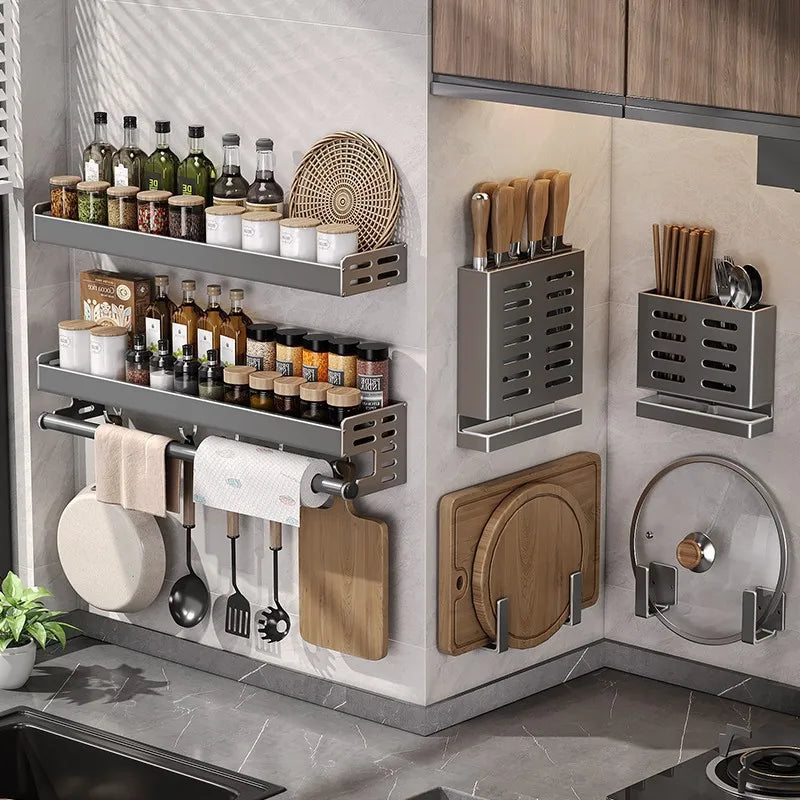 Hliníkový kuchyňský nástěnný držák v barvě gunmetal, šířka 30 až 50 cm, bez vrtání, organizér na nože a koření