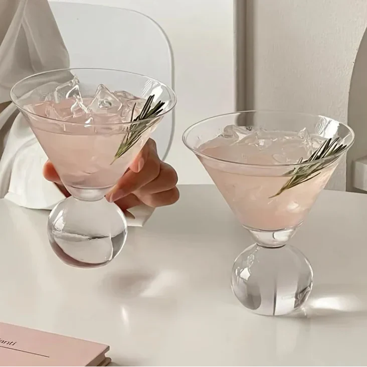 Kristallkugel-Cocktailglas mit handgeschnittenen Details
