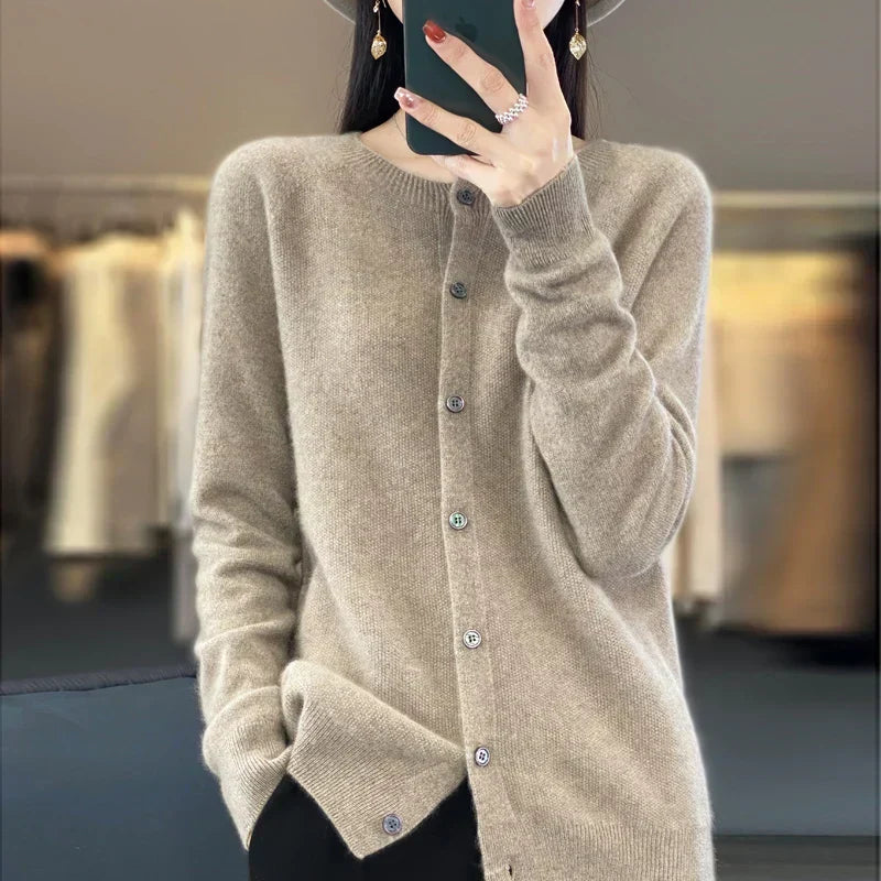 Sweter z wełny merino Nalani z guzikami