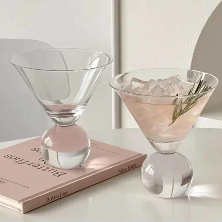 Kristallkugel-Cocktailglas mit handgeschnittenen Details