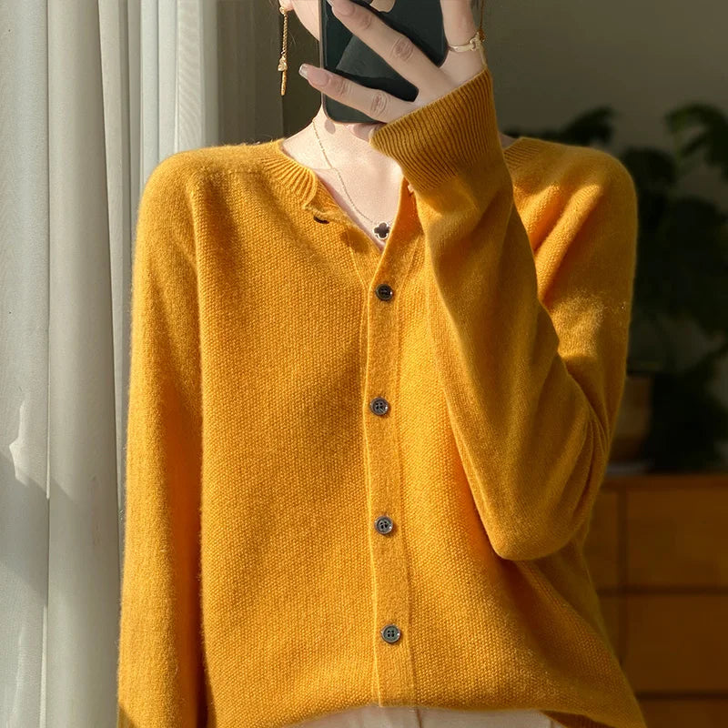 Sweter z wełny merino Nalani z guzikami