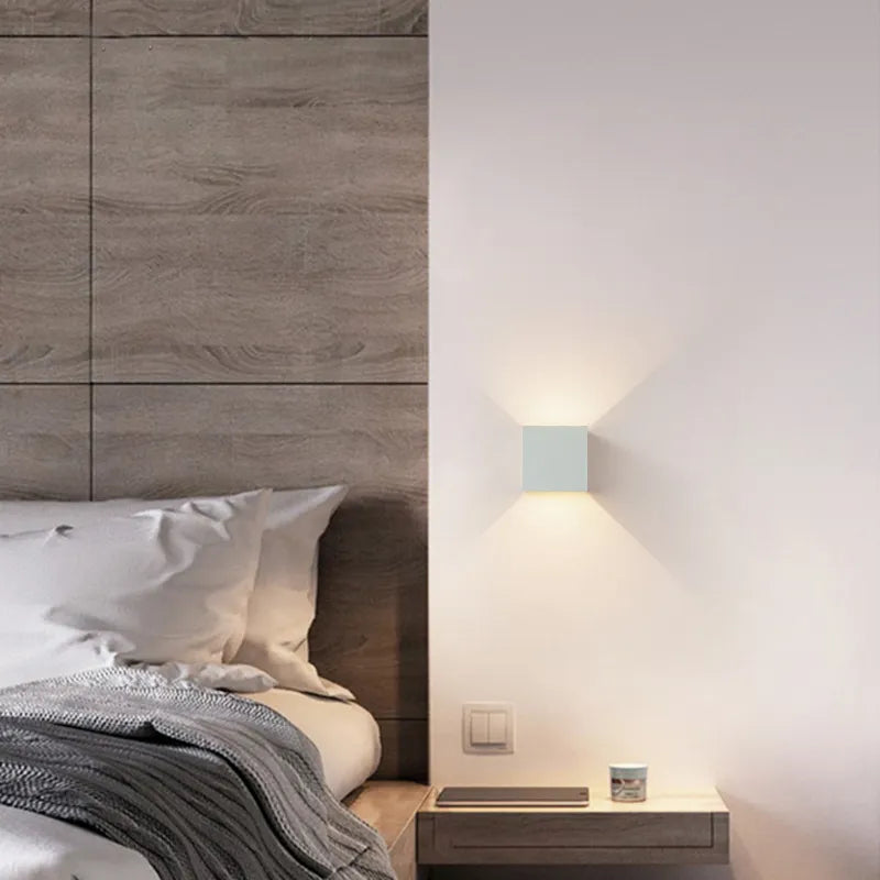 LuminaCube Applique da Parete con Sensore di Movimento per Uso Domestico Facile