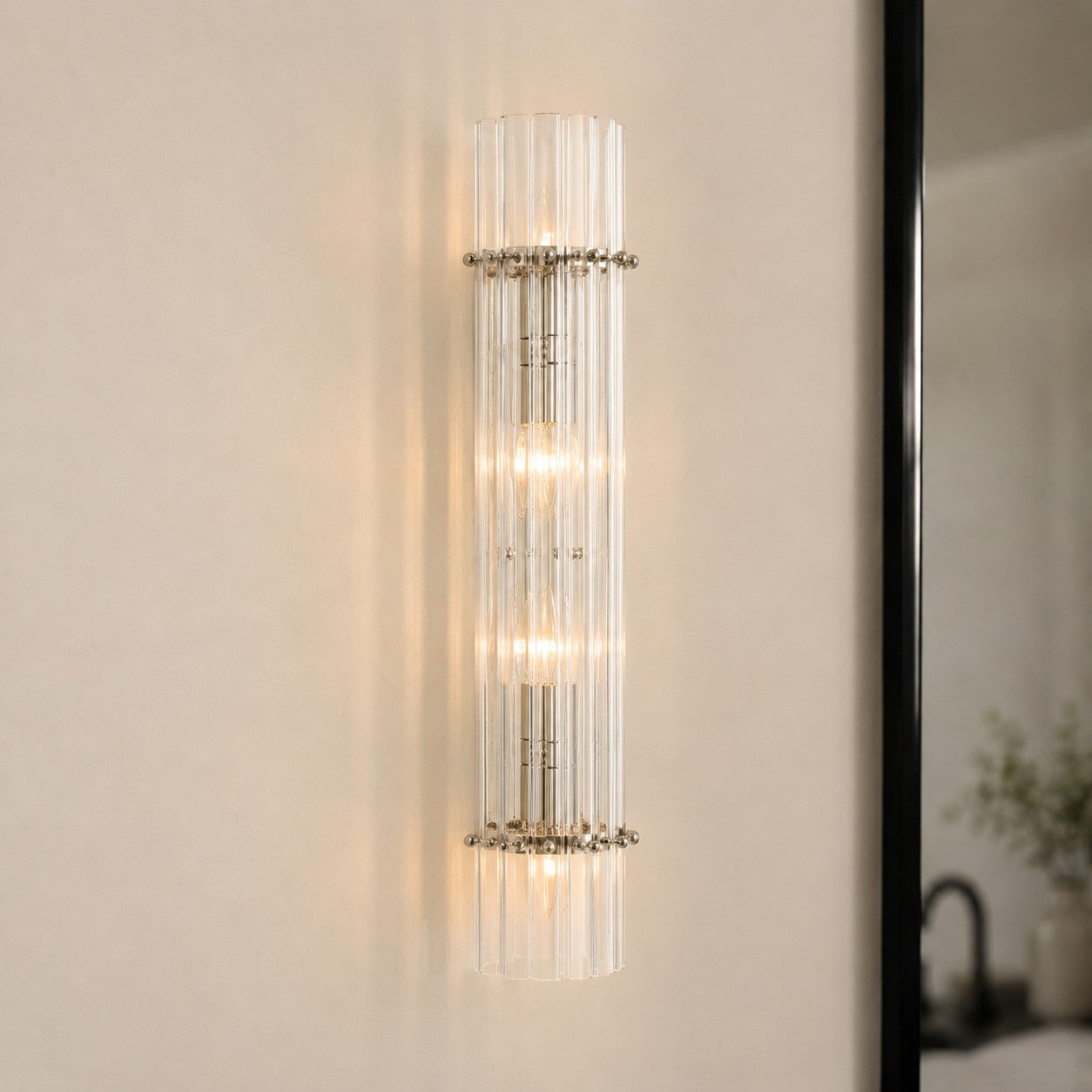 Křišťálové nástěnné světlo s dvojitými paprsky pro elegantní interiérovou atmosféru