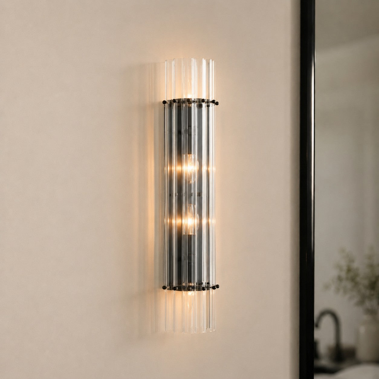 Křišťálové nástěnné světlo s dvojitými paprsky pro elegantní interiérovou atmosféru