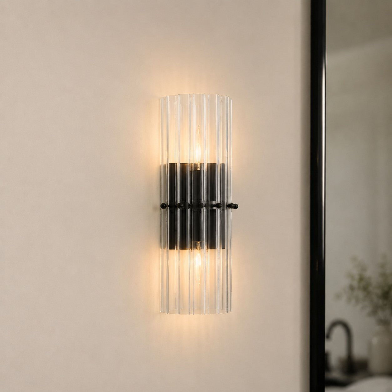 Křišťálové nástěnné světlo s dvojitými paprsky pro elegantní interiérovou atmosféru