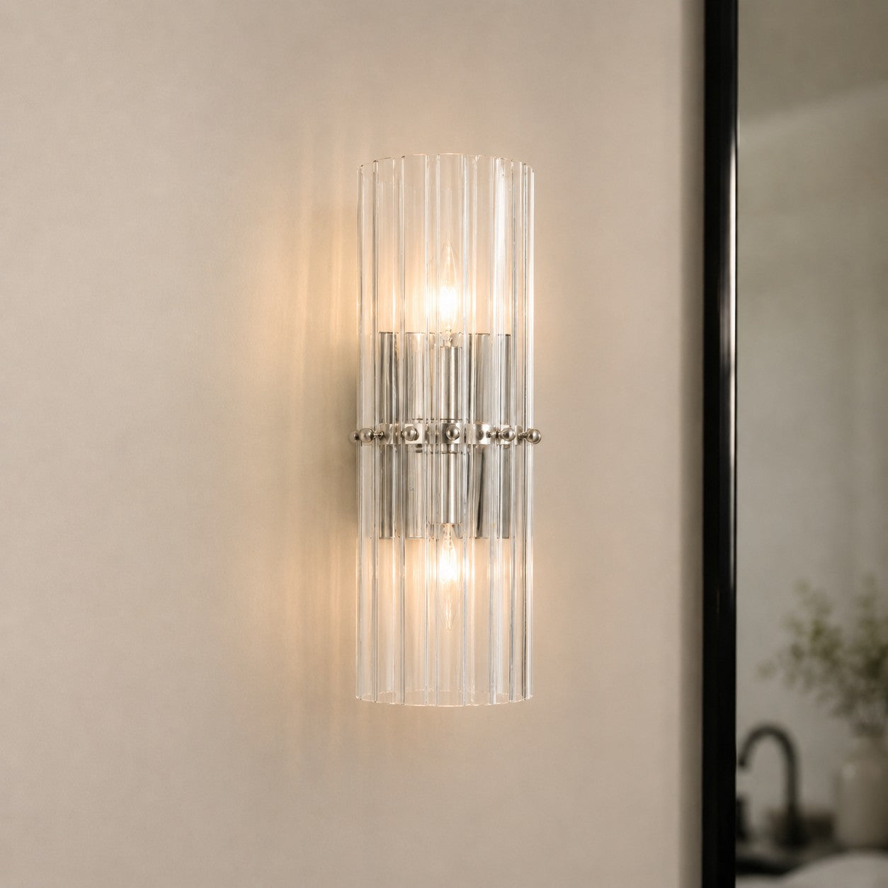 Křišťálové nástěnné světlo s dvojitými paprsky pro elegantní interiérovou atmosféru