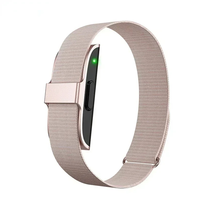 Fitness náramek Braceletsante s krokoměrem a vodotěsným designem IP68