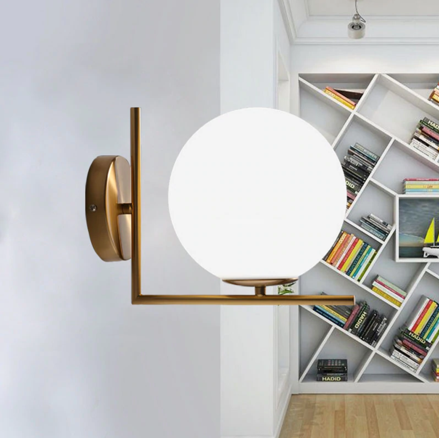 Lumina Orb Nástěnné svítidlo s plovoucí skleněnou koulí, minimalistické