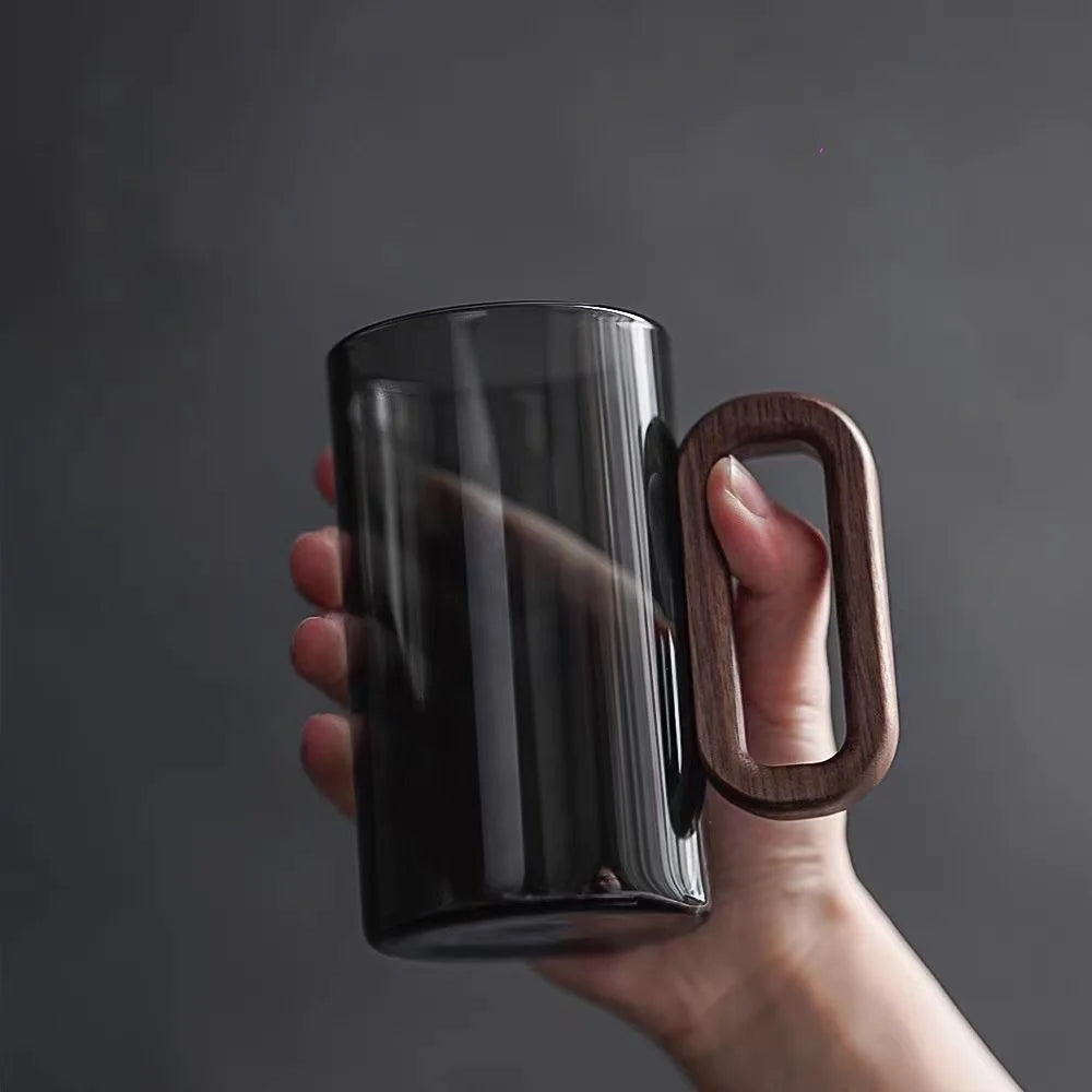 350 ml boorisilikaattilasinen muki puisella kahvalla teelle, kahville ja mehulle