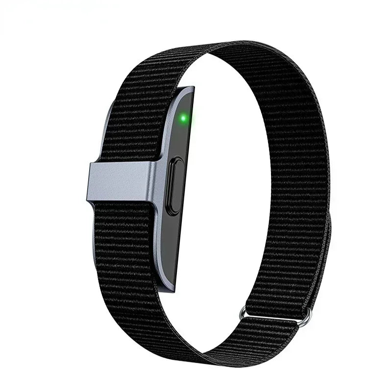 Fitness náramek Braceletsante s krokoměrem a vodotěsným designem IP68