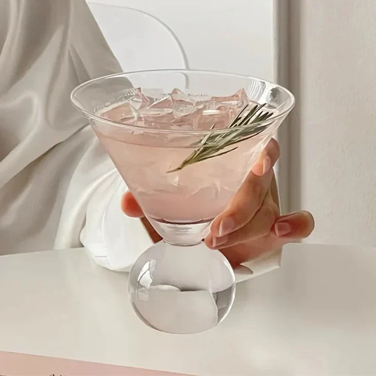 Kristallkugel-Cocktailglas mit handgeschnittenen Details