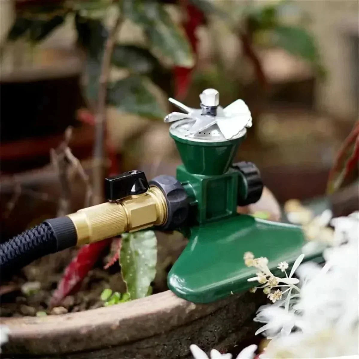 Zavlažovač AeroFlow 360 na trávník, kovové tělo, 360stupňové zavlažování zahrady