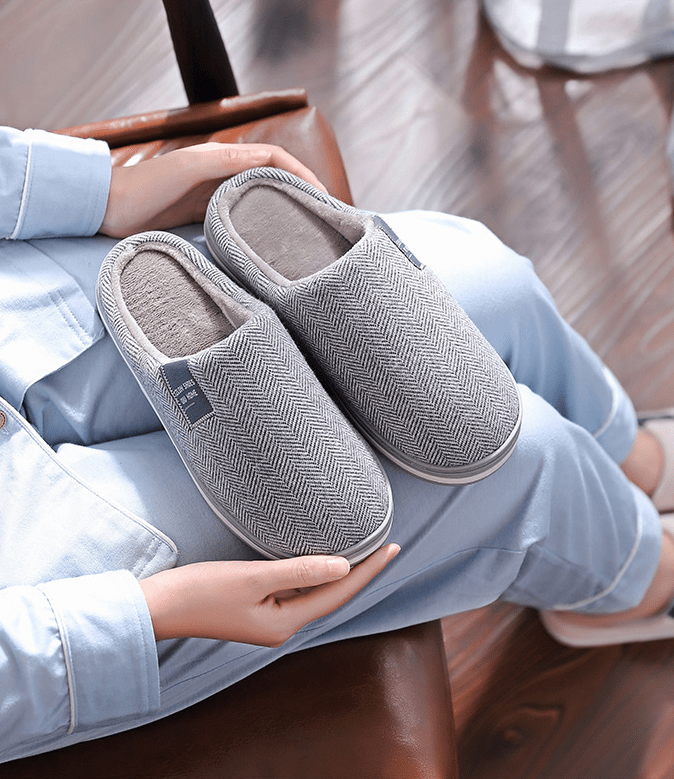AuroraStep Footwear Stylish Men's Slippers for Warm Feet