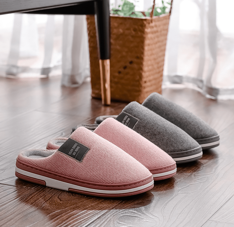 AuroraStep Footwear Stylish Men's Slippers for Warm Feet