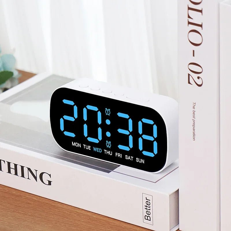 LumaTime Digitální LED budík s dvojím alarmem a zobrazením teploty
