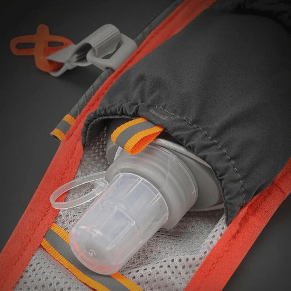 AeroStride Ultraleichte Trailrunning-Weste mit zwei weichen Trinkflaschen
