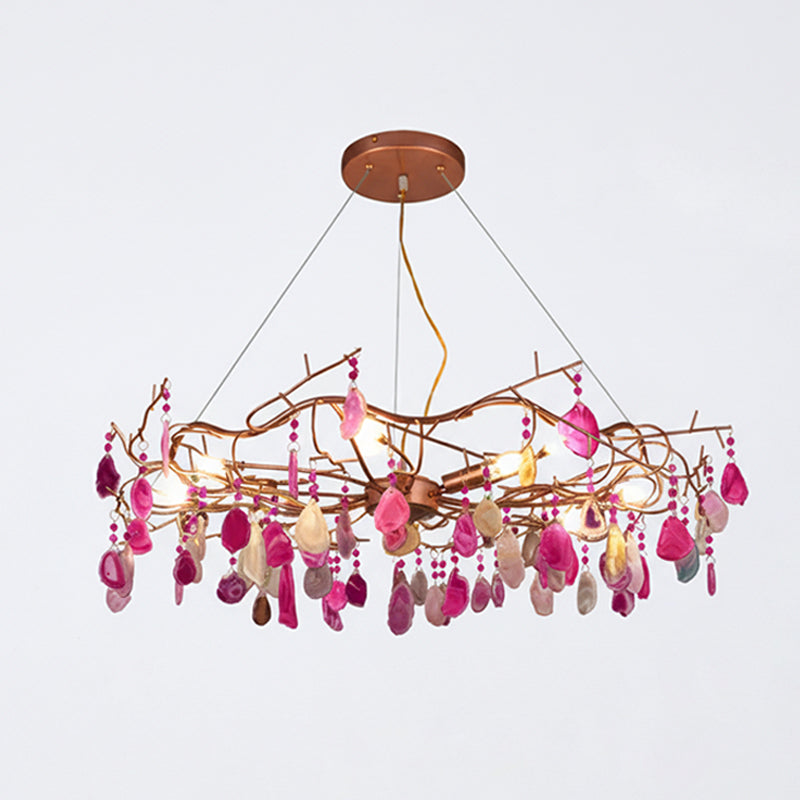 Lampadario a goccia con pietra naturale e struttura in oro rosa, illuminazione classica per villa