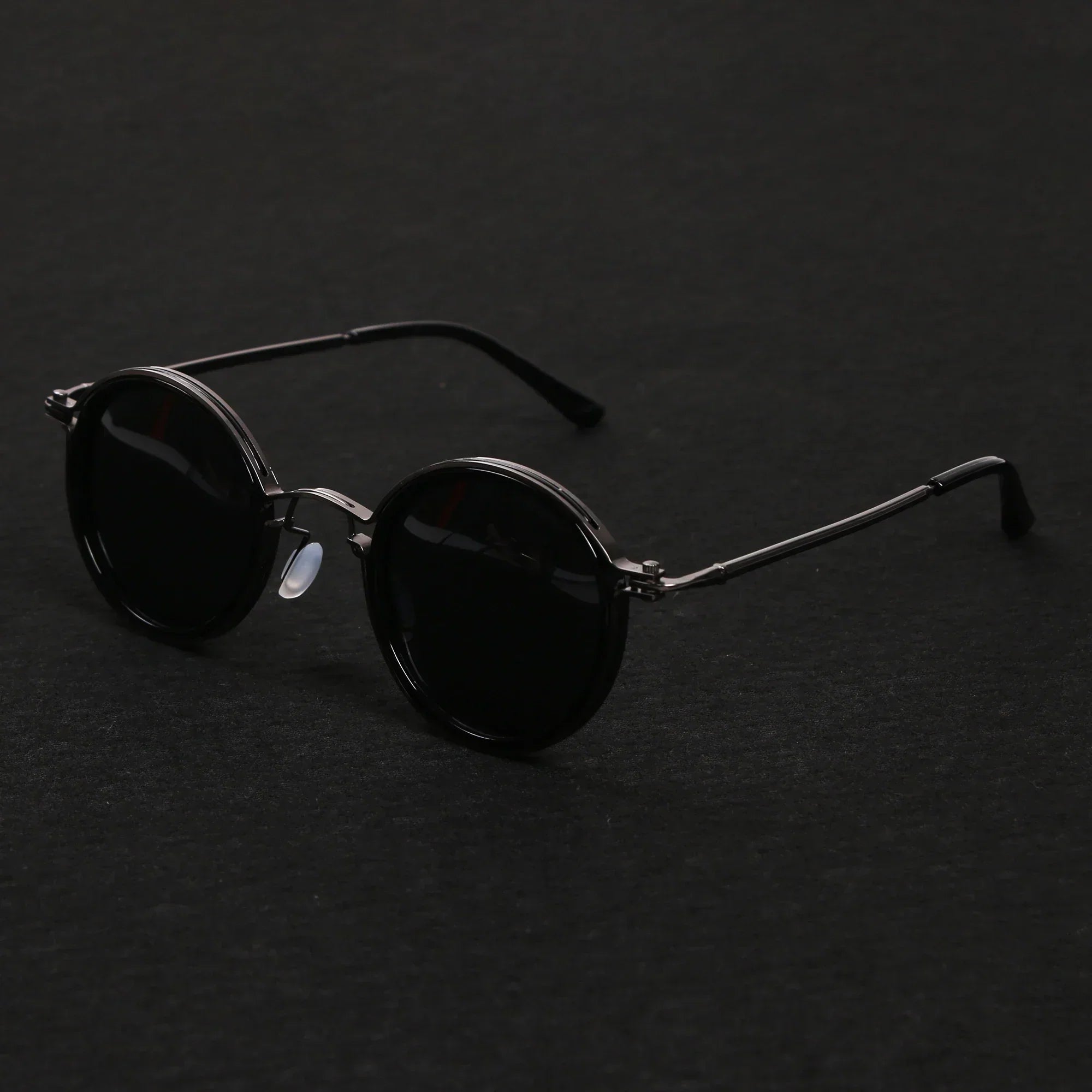 Gafas de sol redondas retro Ricco Milano con estilo atemporal