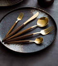 Posate Premium TerraLuxe in Acciaio Inox con Dettaglio in Legno