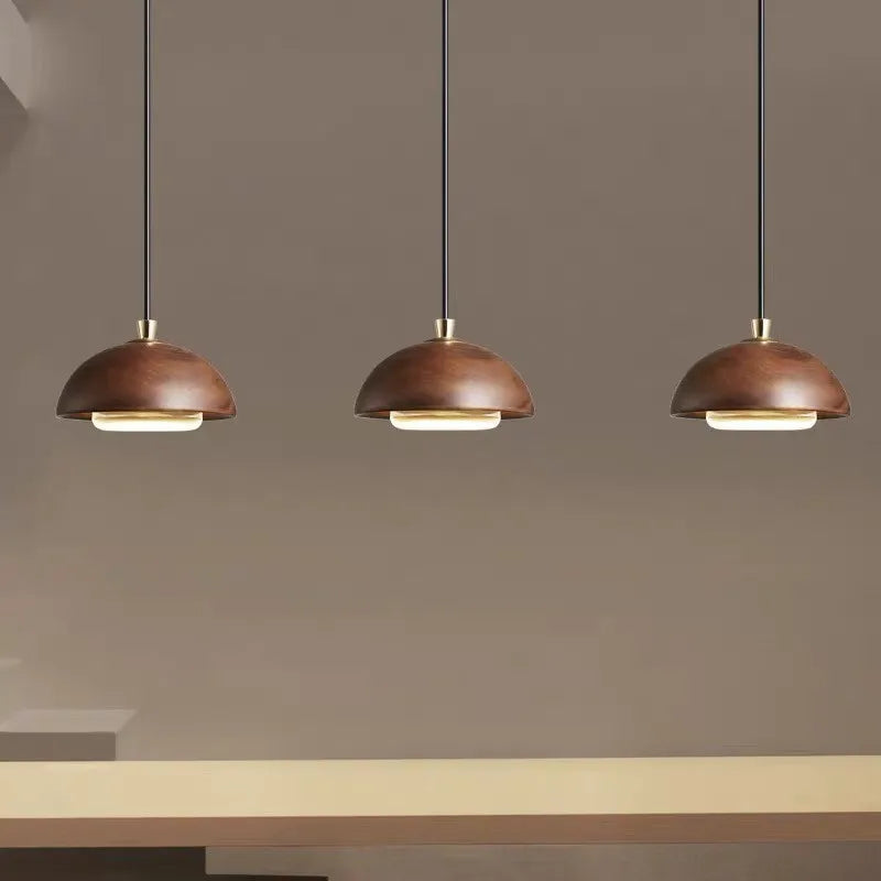 Závěsná lampa z ořechového dřeva