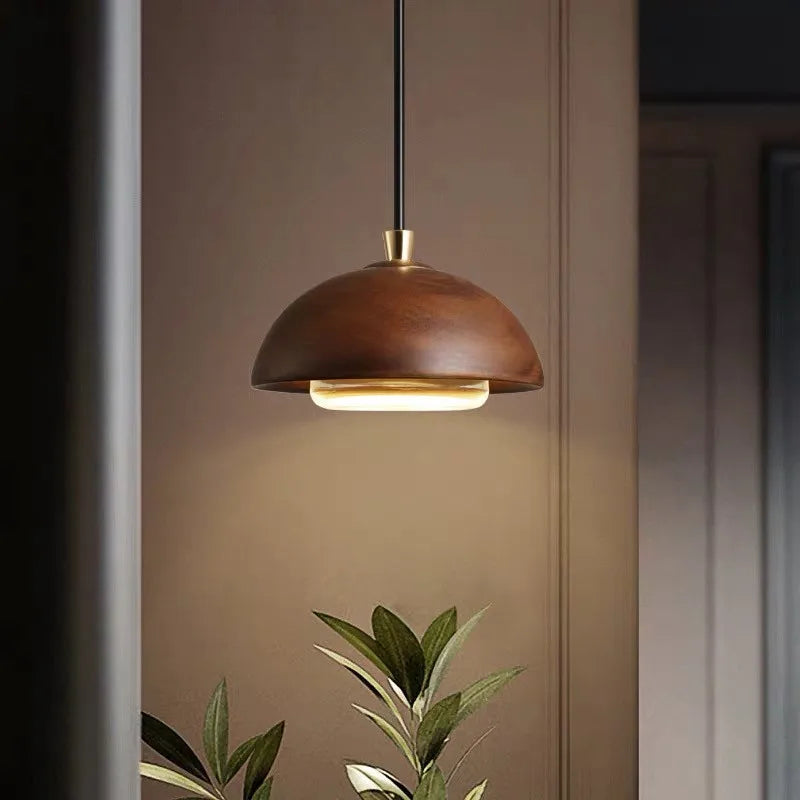 Závěsná lampa z ořechového dřeva