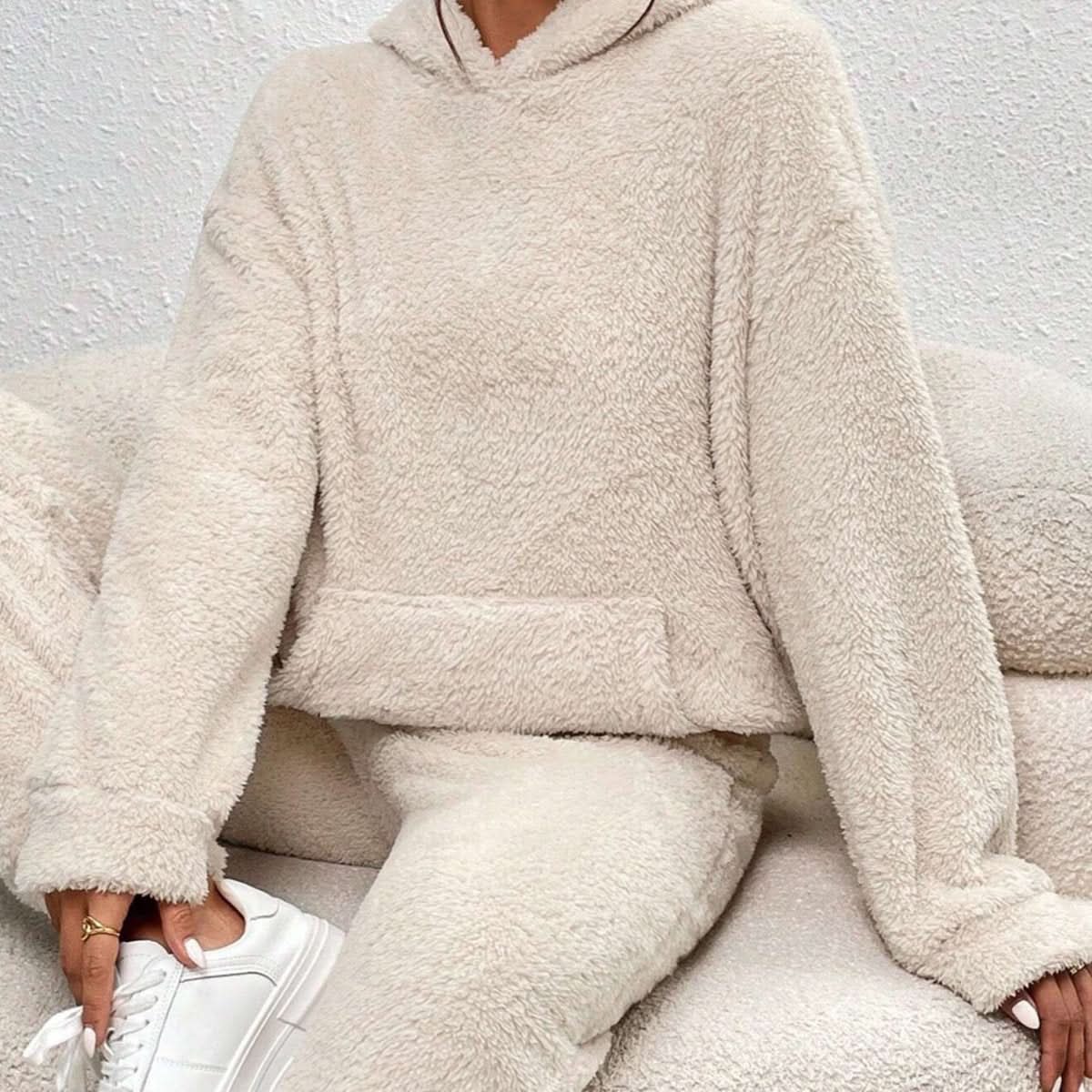 Aurora Teddy Lounge Set for Cozy Winter Days and Relaxed Home Comfort