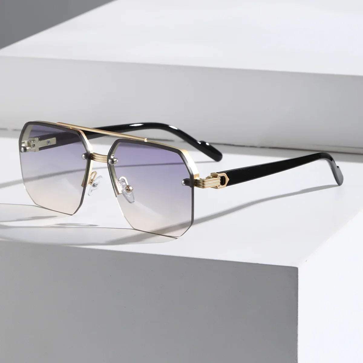 نظارات شمسية هندسية من إيثير