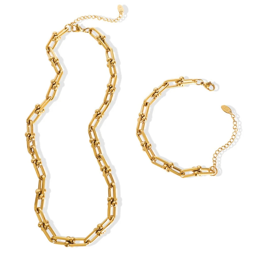 Lumiere Jewelry Set In Gold Link Form With Timeless Shine
