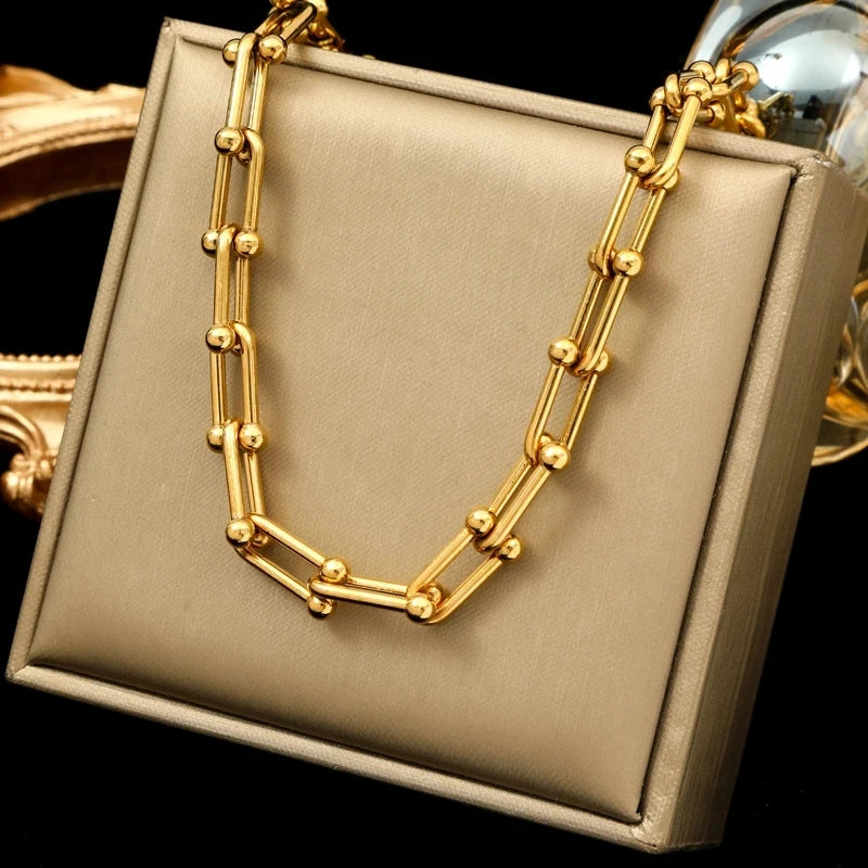 Lumiere Jewelry Set In Gold Link Form With Timeless Shine