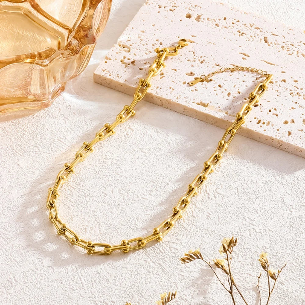 Lumiere Jewelry Set In Gold Link Form With Timeless Shine