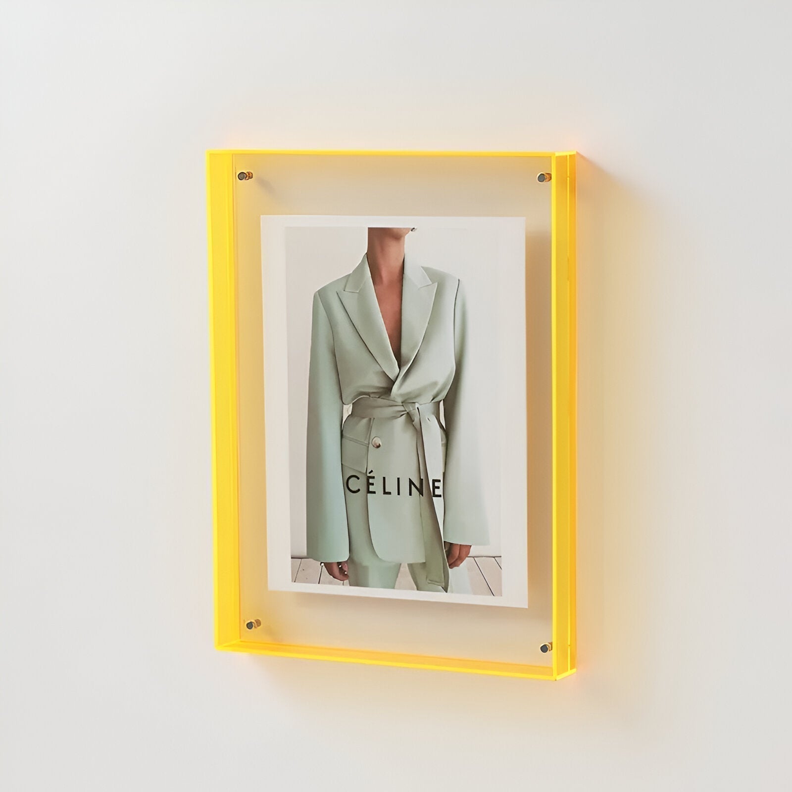 AcryGlow – läpinäkyvä valokuvakehys modernilla minimalistisella designilla