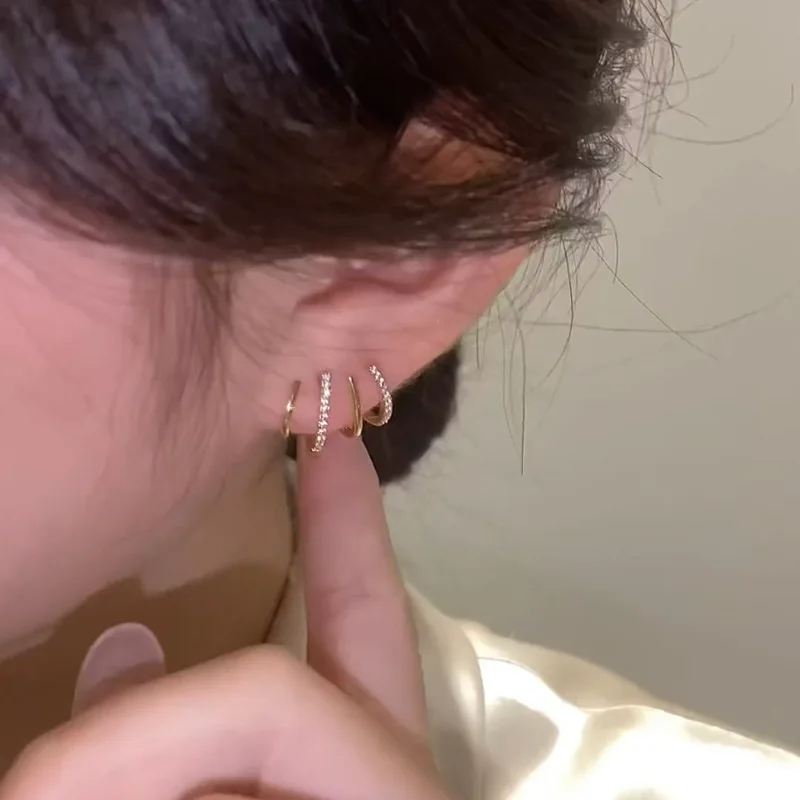 Boucles d'oreilles Astra Twist pour femmes, bijoux légers et remarquables, finition hypoallergénique | Fervei