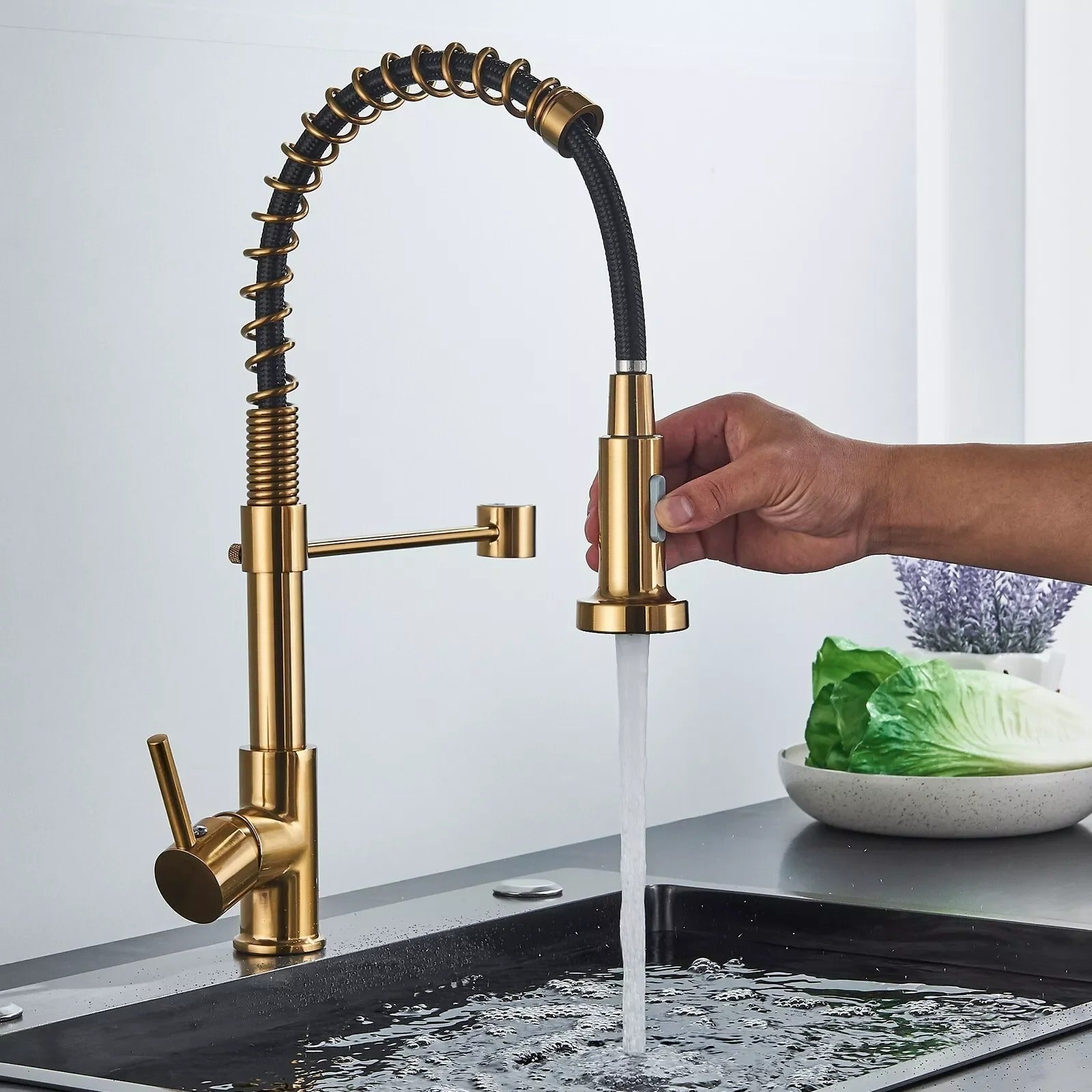 Grifo de cocina de latón cepillado con ducha de mano extraíble y caño giratorio de 360 grados