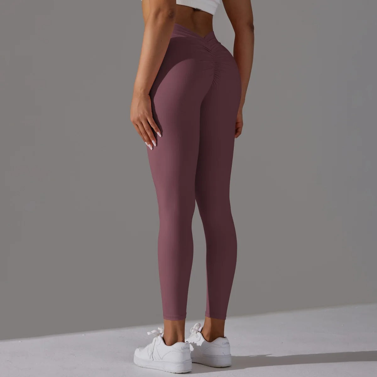Leggings taille haute V-Back pour femmes avec silhouette classique