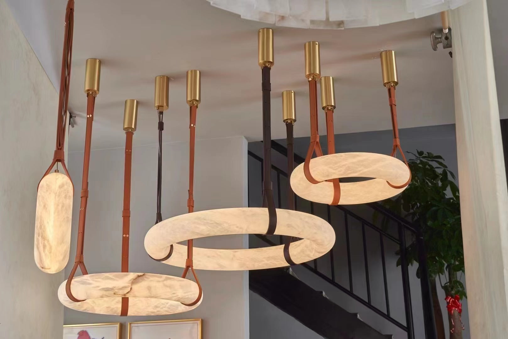 Alabaster-Ring-Hängeleuchte mit LED, Naturstein in Braun bis Gold, 3000K–6000K
