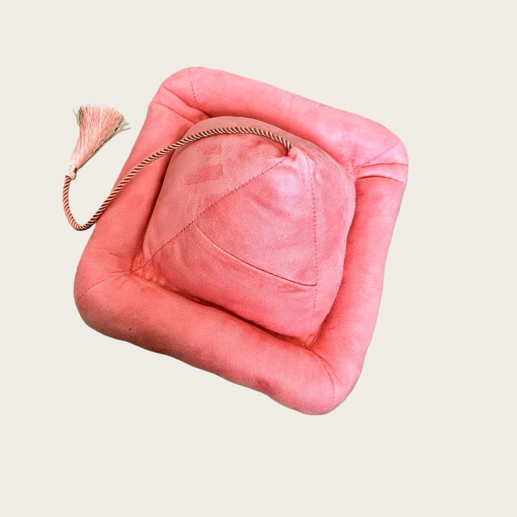 Pyramid Reading Pillow Stand