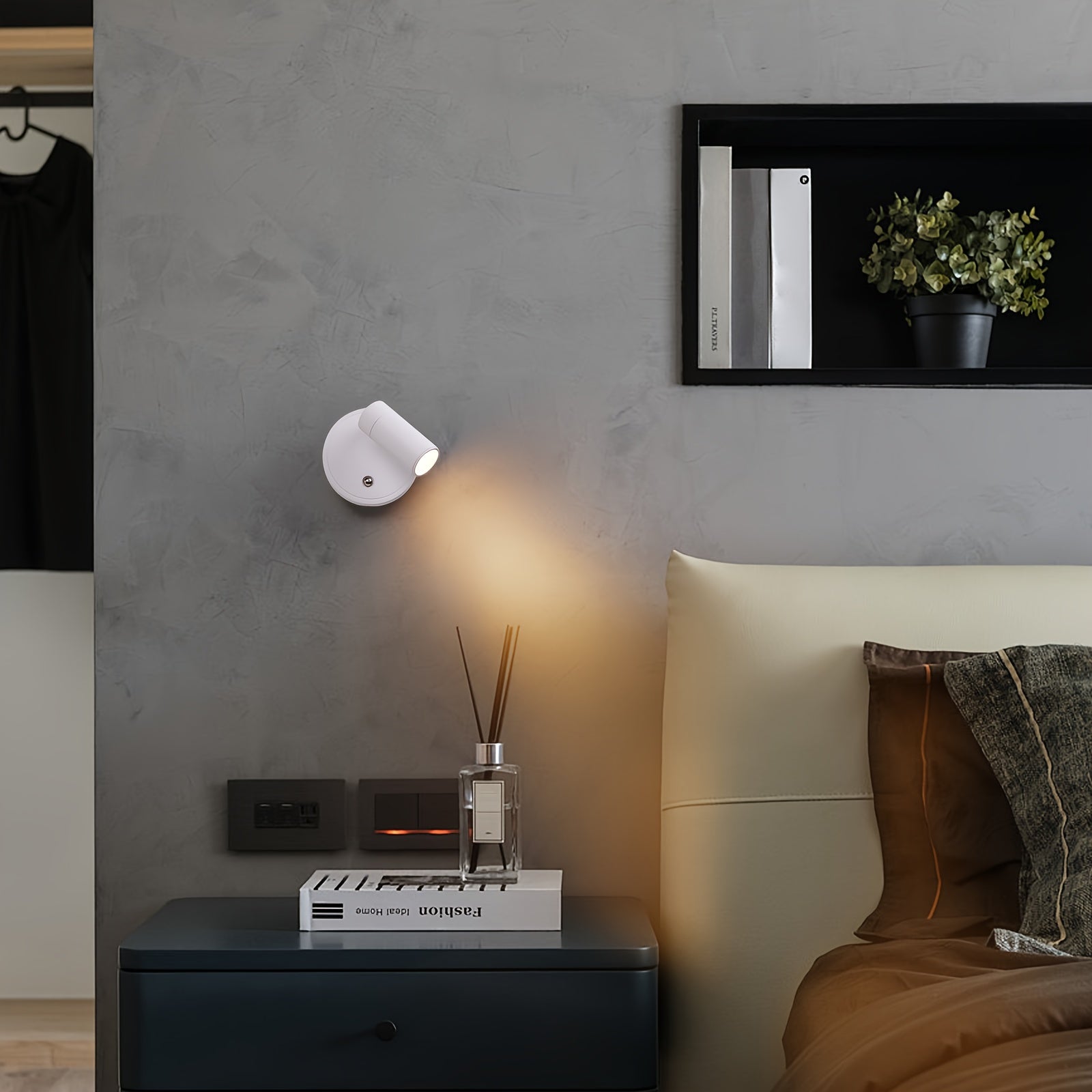 Nástěnná lampa s otočným projekčním světlem