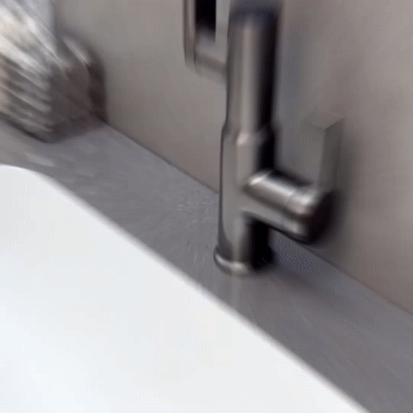 360° Swivel Kitchen Faucet With Temperature Display In Chrome Stainless Steel