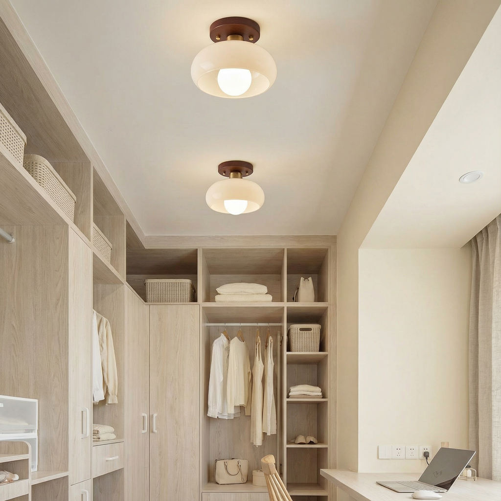 Elegantní minimalistické stropní svítidlo LumaGlow v krémové barvě s přisazenou montáží