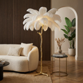 Elegant fjer-gulvlampe med moderne design og justerbar LED-belysning