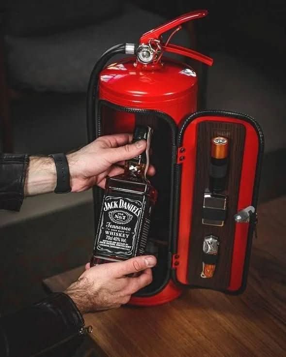SPARKSTASH Versteckter Bar-Schrank in Form eines Feuerlöschers