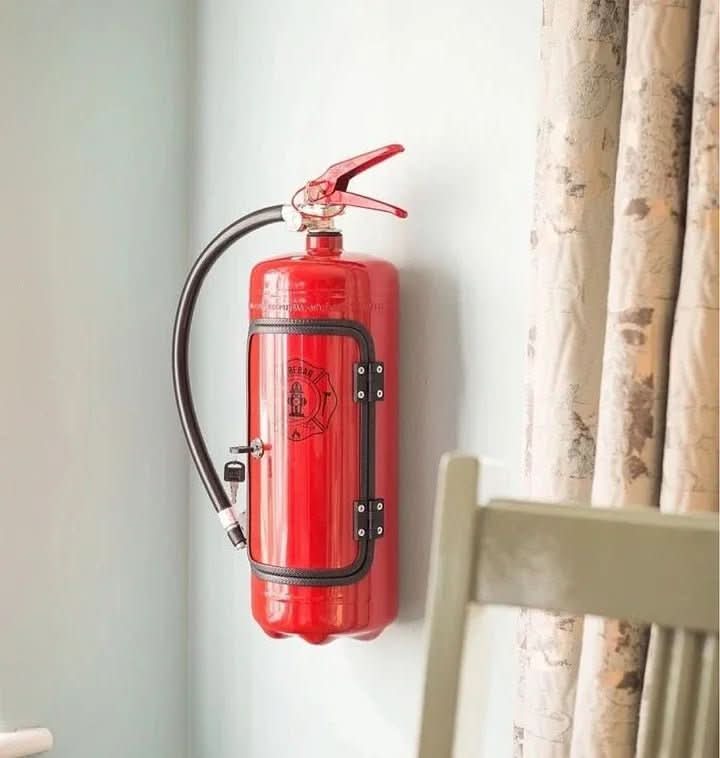 SPARKSTASH Versteckter Bar-Schrank in Form eines Feuerlöschers
