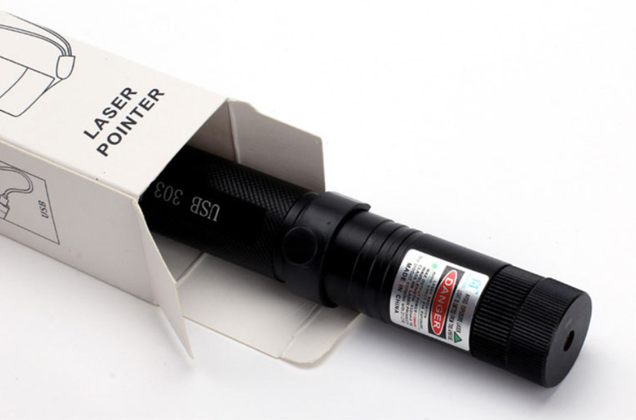 Laserosoitin-taskulamppu säädettävällä tarkennuksella, USB-ladattava, 10 000 metrin kantama