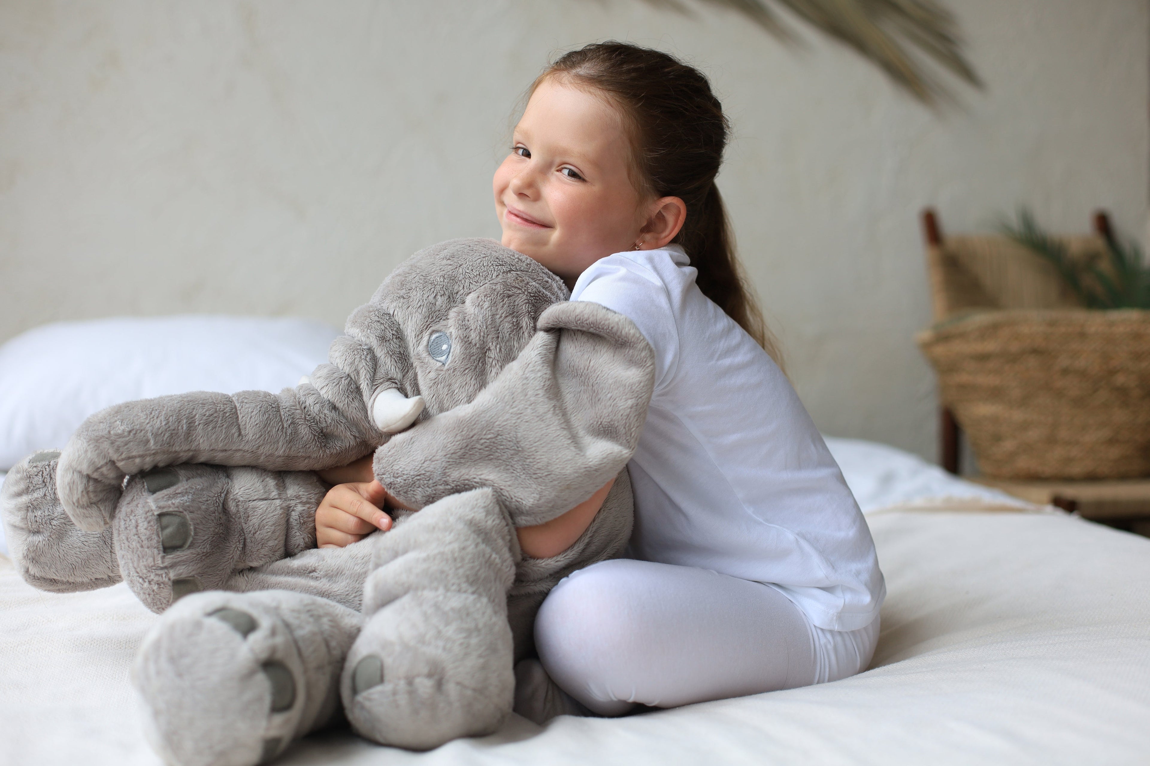 Almohada de peluche elefante Little Jax para niños, juguete suave para abrazar en dos tamaños