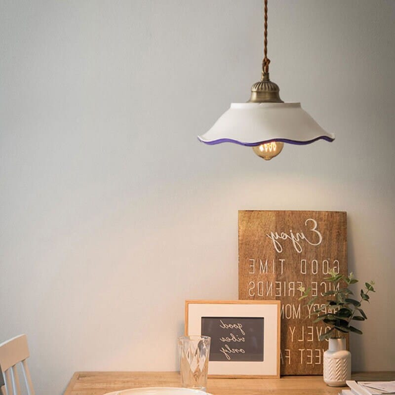 LED-valaisin keraamisella lautasella, portugalilaisella azulejo-laattakuviolla, lamppu mukana